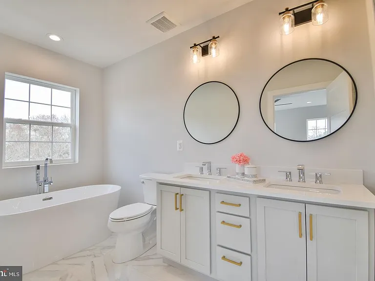 8276 Safarian Way — Photo 20