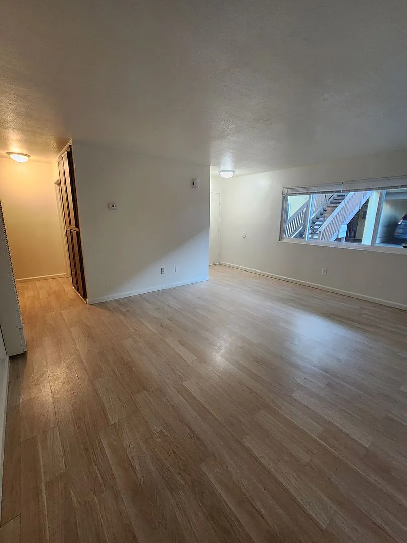 L74900 — Photo 4