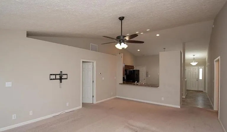 2421 Fleming Dr — Photo 3