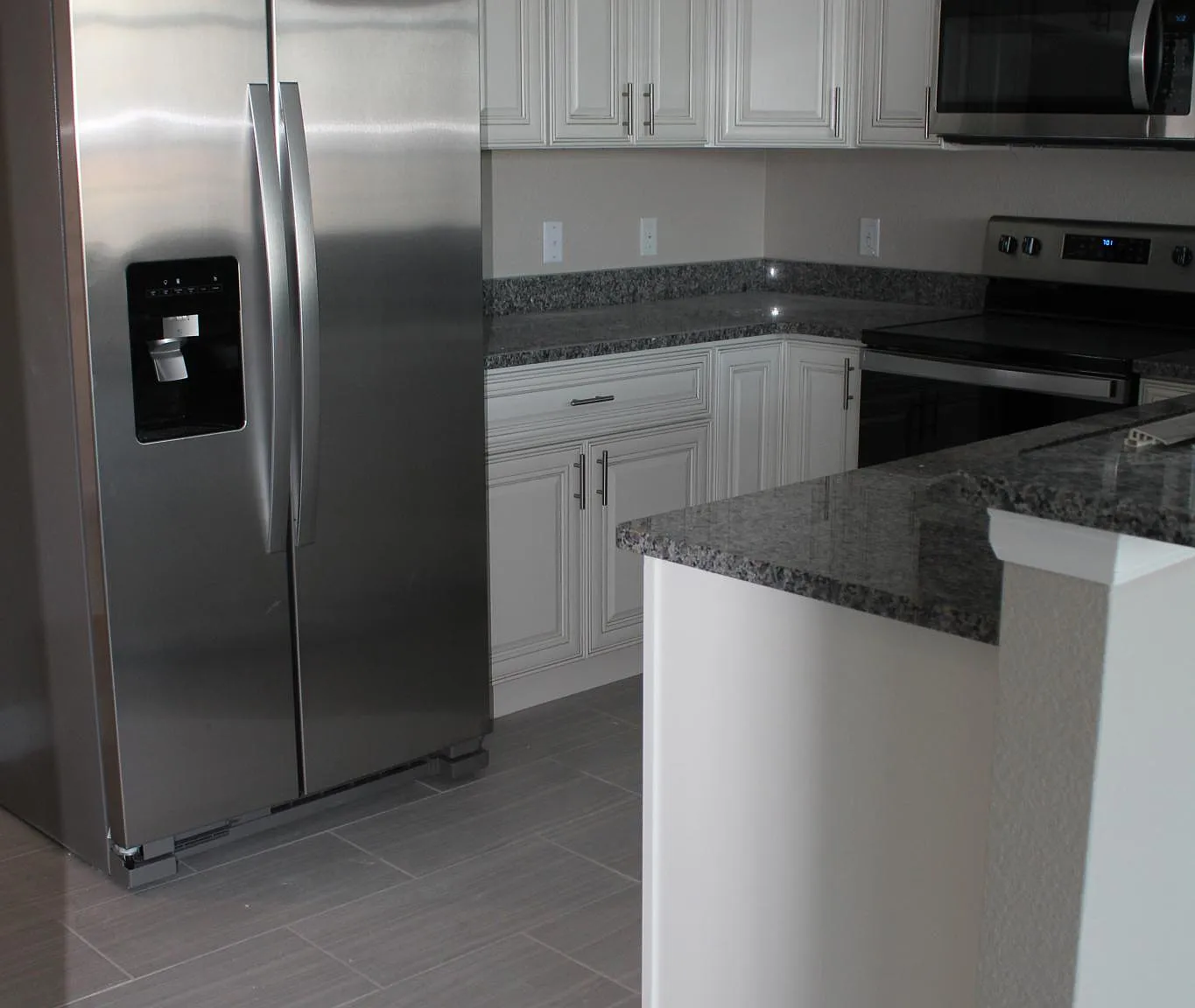 3 bed, 2.5 bath, 2308 sqft, $2,500 — Photo 3