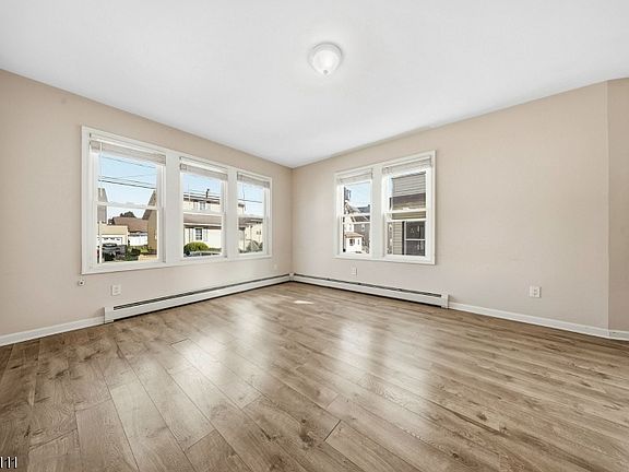 4th image of 73 Planten Ave