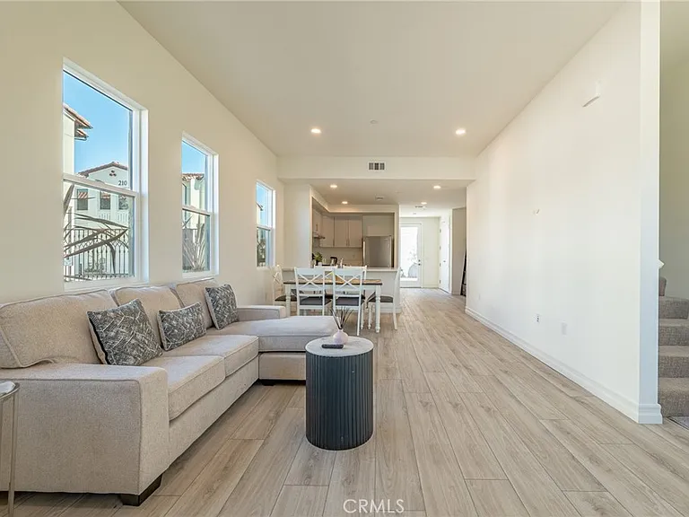 160 N New Ave #8 — Photo 3