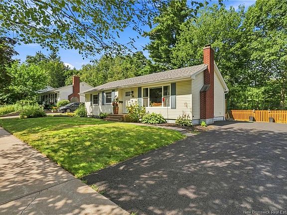 2nd image of 150 Charing Cres