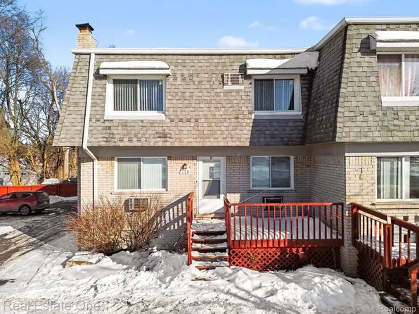 150 Ladd Rd, Walled Lake, MI 48390