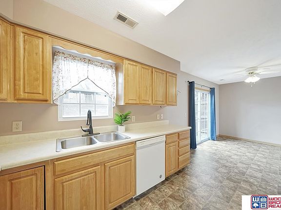 2nd image of 861-865 Hanneman Dr