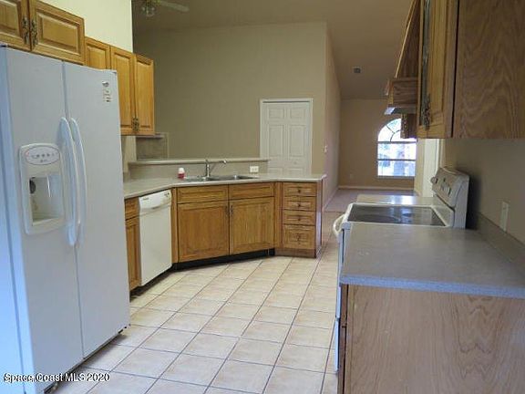 4th image of 510 Dummitt Ave