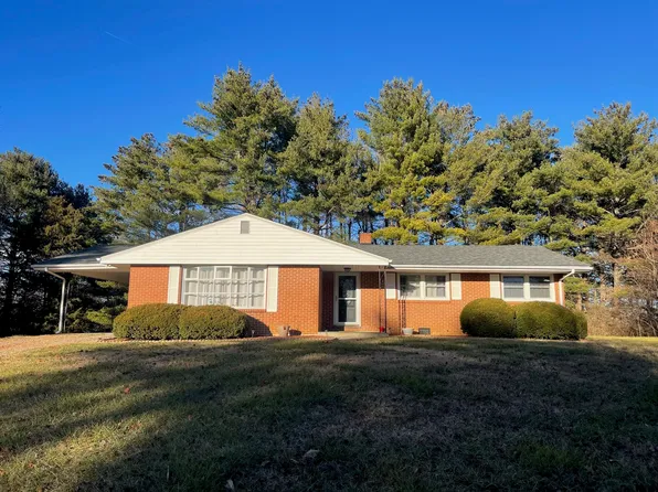 140 Stephens Dr, Troutville, VA 24175