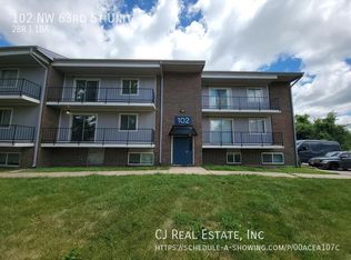 102 NW 63rd St UNIT E, Kansas City, MO 64118