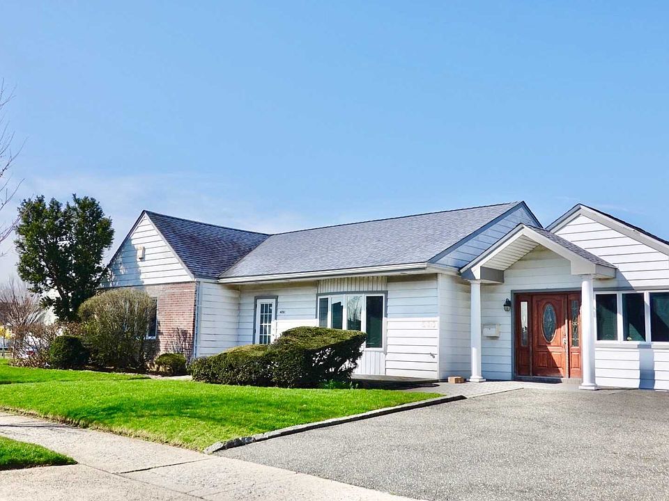 1st image of 409 Lindell Blvd