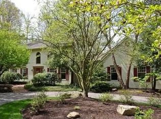 7801 Larkspur Rd, Chagrin Falls, OH 44022