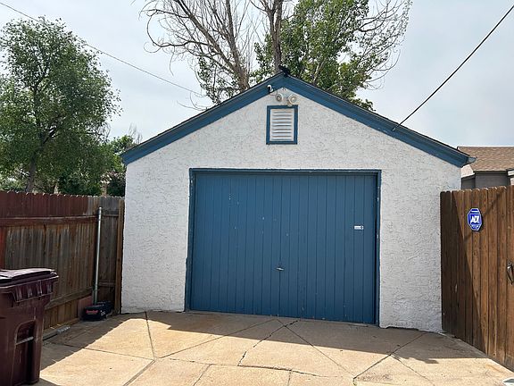 2nd image of 816 E Arroyo Ave