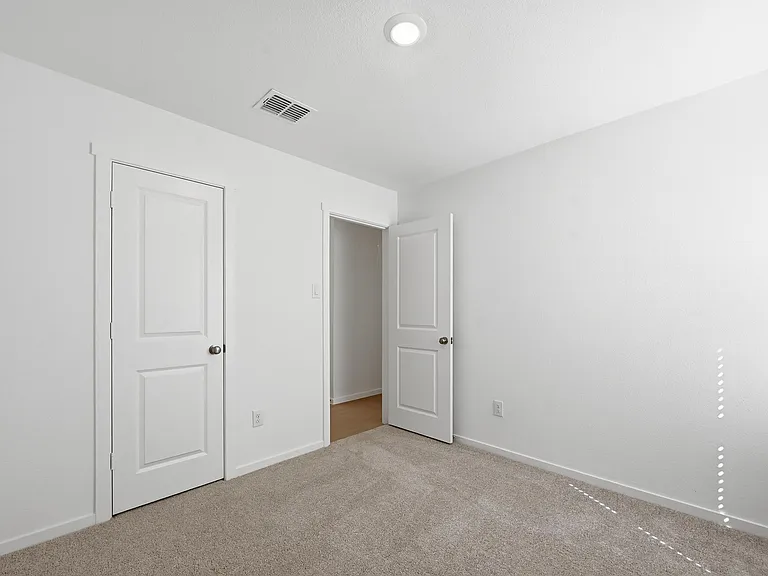 6509 Glade St — Photo 7