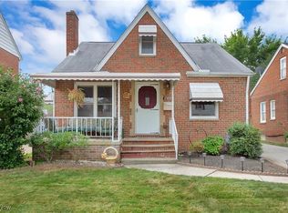 8303 Deerfield Dr, Parma, OH