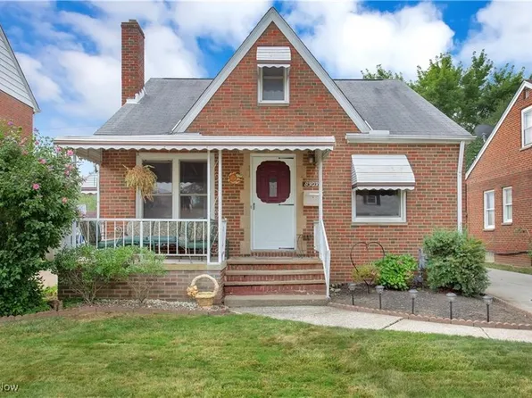 8303 Deerfield Dr, Parma, OH 44129