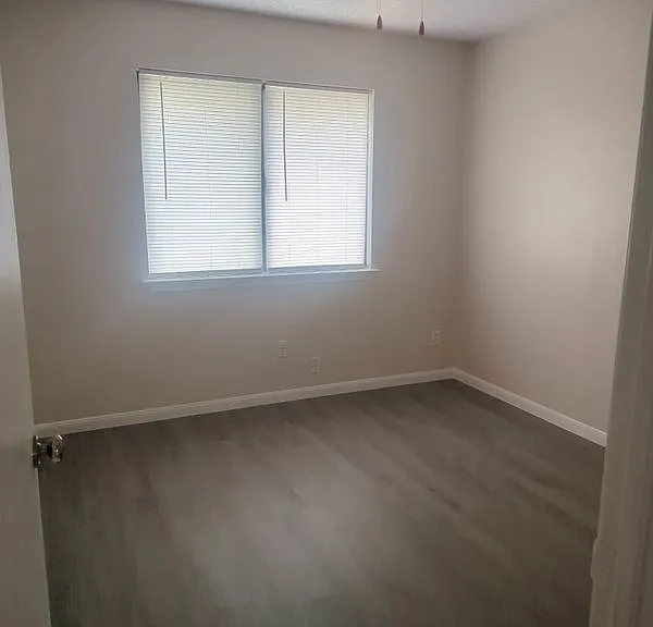 701 Brazos Dr — Photo 4