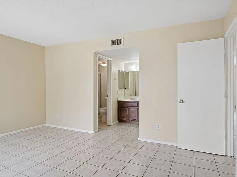 1927 E Hampton Ave #216 — Photo 12