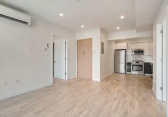 5th image of 2600 7th Ave Penthouse E