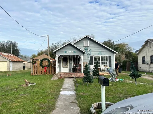 1005 E Bowie, Beeville 78102