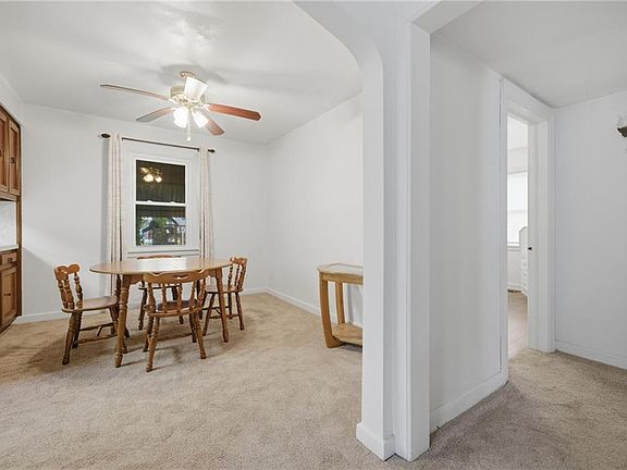 5th image of 135 Howe St
