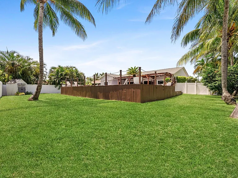 728 NE 9th Ave — Photo 35