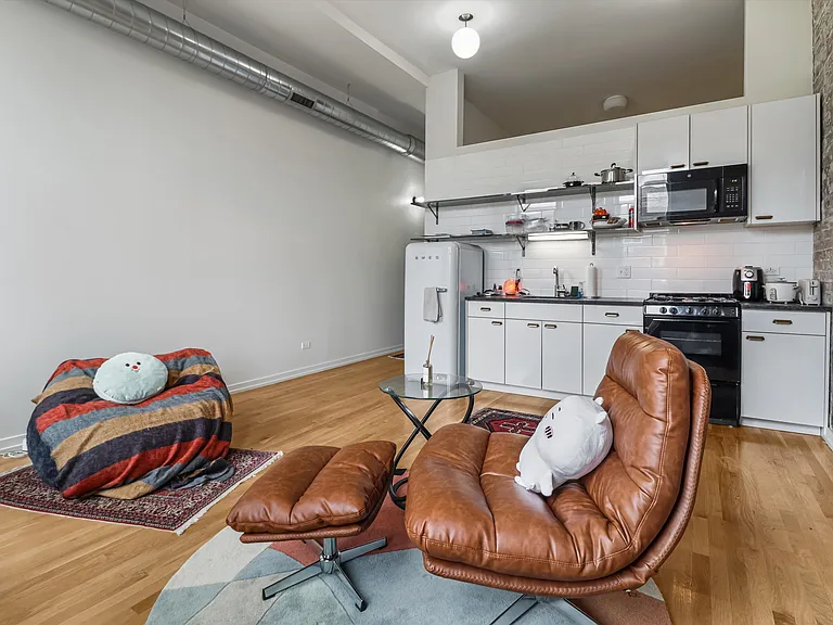 1422 N Milwaukee Ave #303 — Photo 2