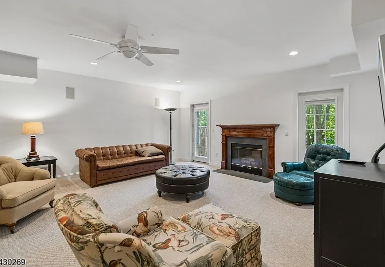 8 Morgan Ct — Photo 23