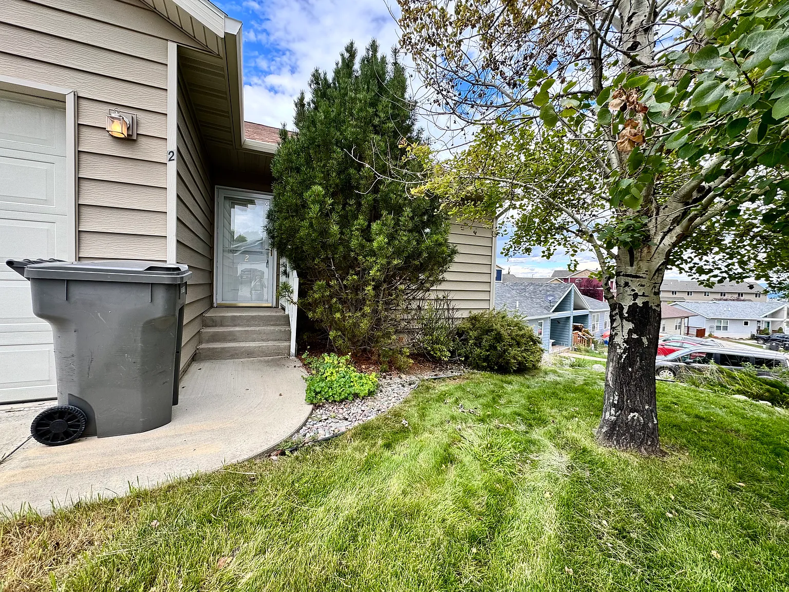 3 bed, 876 sqft, $2,500 — Photo 2