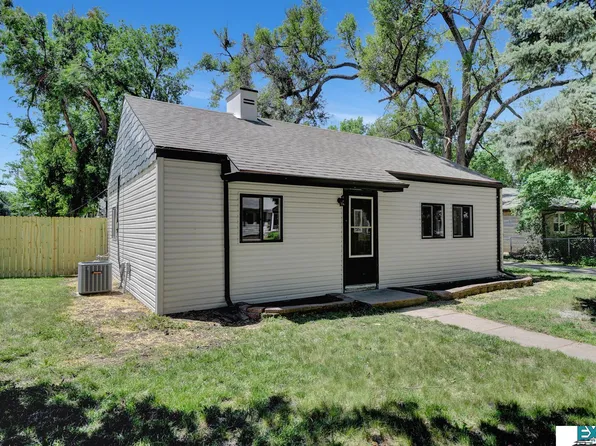 3941 Sumner St, Lincoln, NE 68506