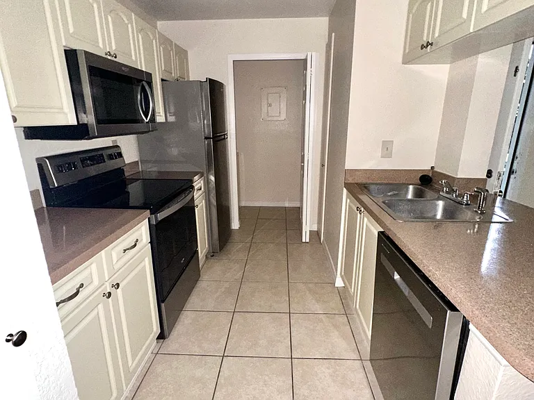 2550 N Alafaya Trl #2110 — Photo 4