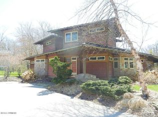 823 Campbell Rd, Douglas, MI 49406