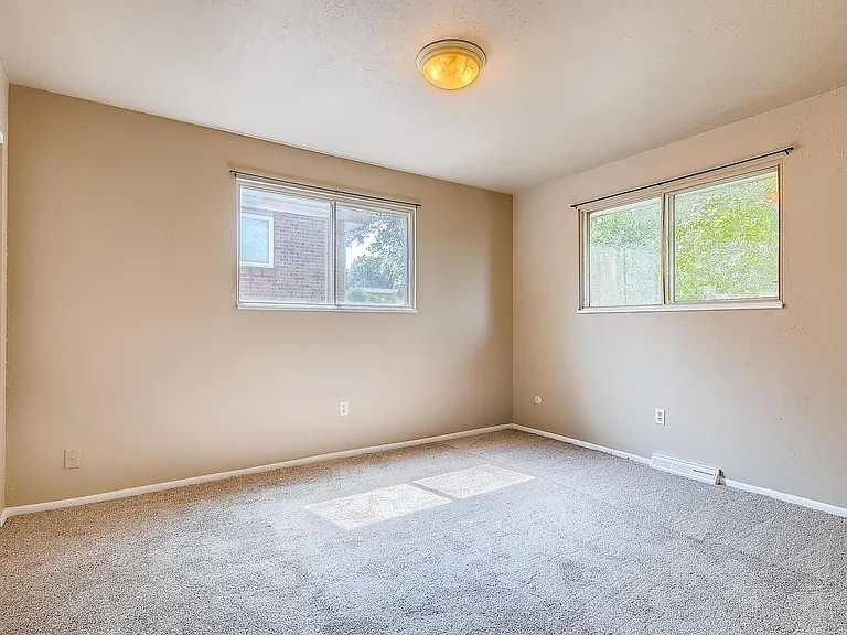 3940 Hoyt Ct — Photo 10