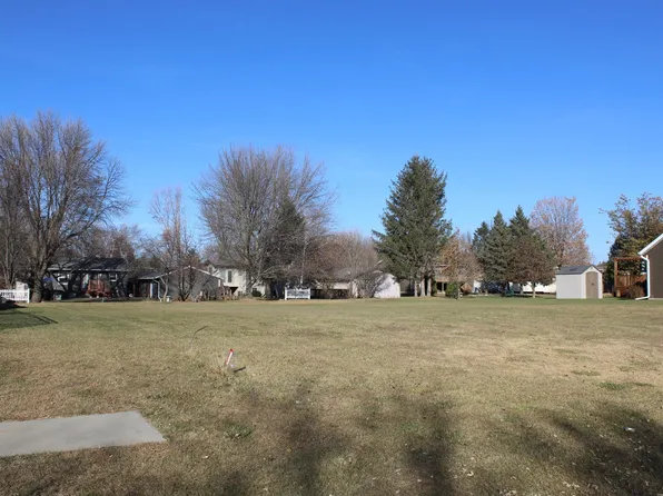 1104 5th St NW, Dodge Center, MN 55927