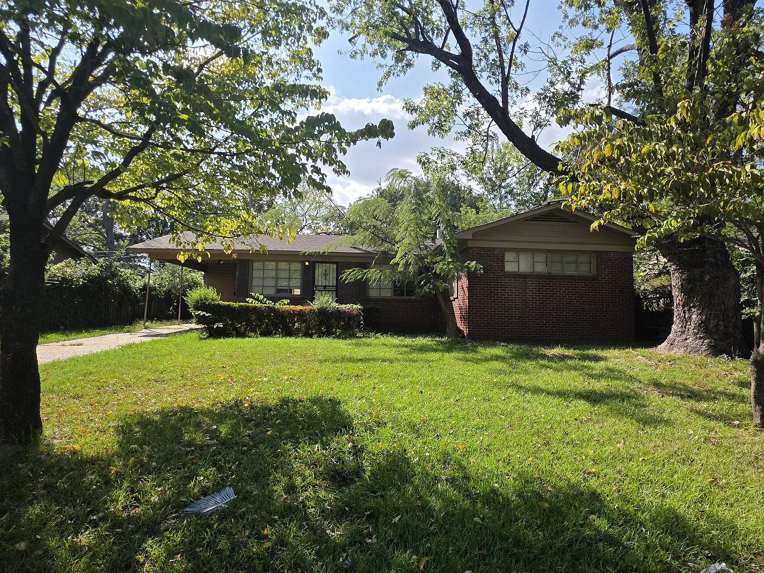 Gorgeous Classic-Style 4-Bedroom, 1-Bathroom Home — Photo 1