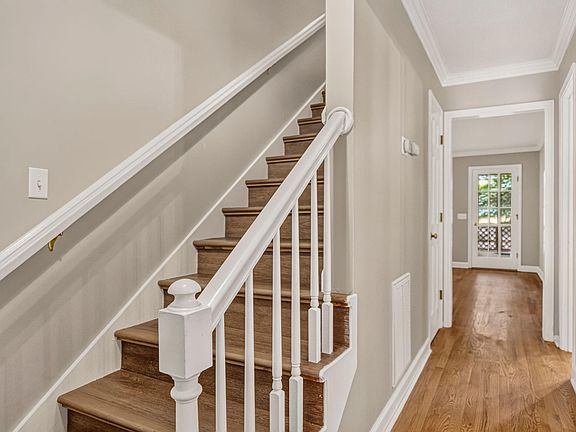 3rd image of 114 Saddle Tree Ct