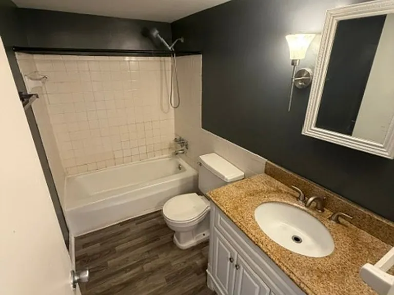 Naveen Pine Apartments — Photo 12