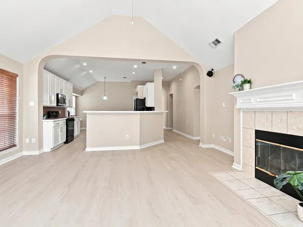 9125 Chardin Park Dr, Fort Worth, TX 76244
