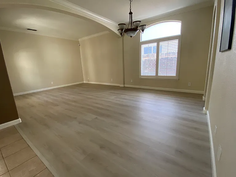 2035 Blackridge Ave — Photo 12