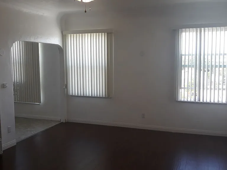 5017 Crenshaw Blvd #1/2 — Photo 2
