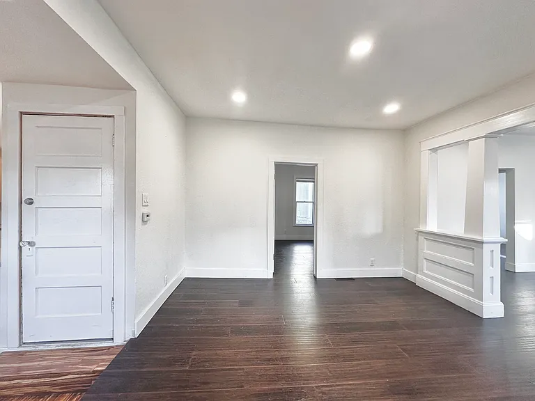 927 E Delmar St — Photo 9