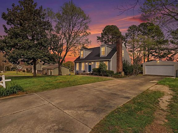 2nd image of 4 Woodbend Ct
