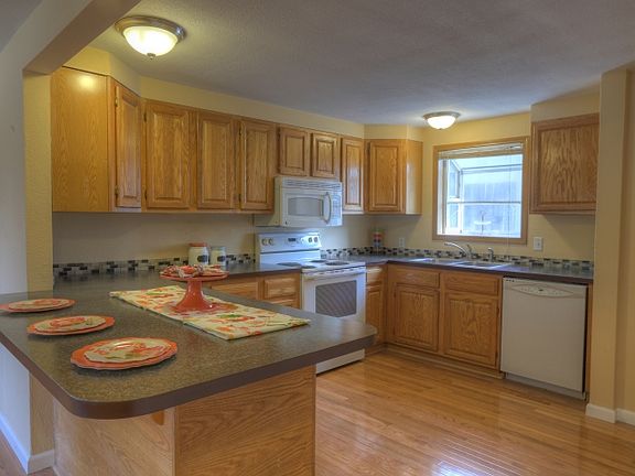 2nd image of 4021 SE Harriet St