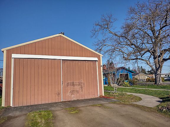 720 square foot shop