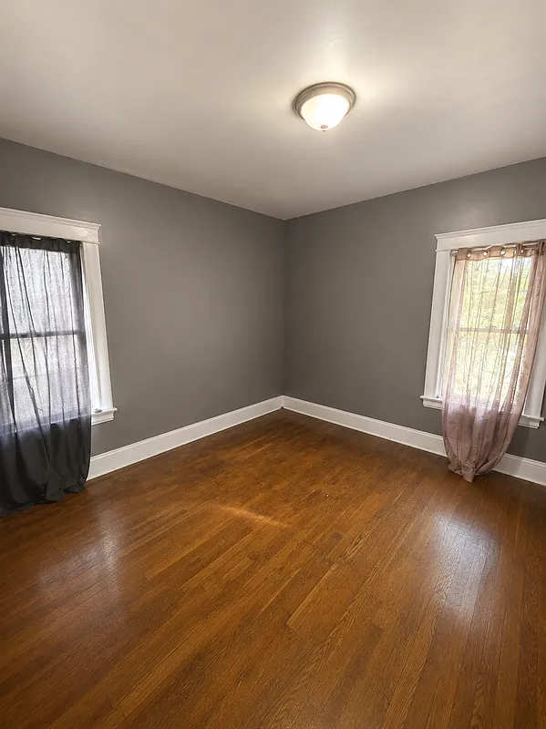 2 bed, 1.0 bath, 1030 sqft, $800 — Photo 3