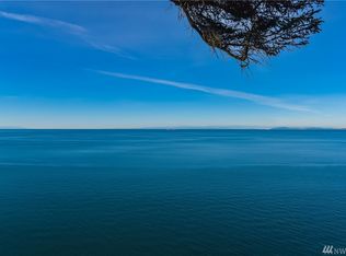 22 W Beach Rd, Oak Harbor, WA 98277