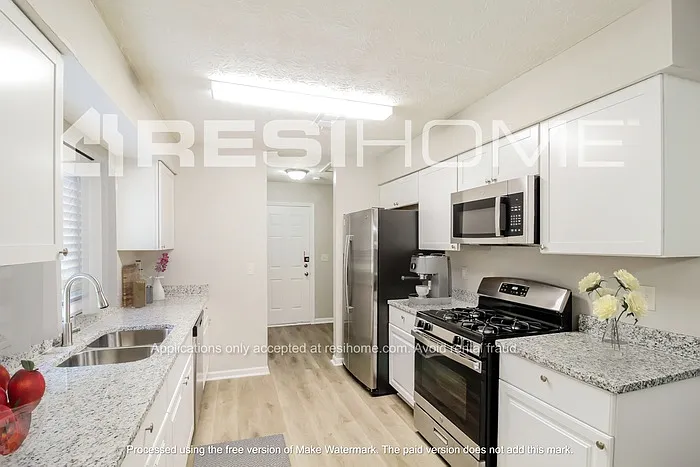 3 bed, 1.5 bath, 1028 sqft, $1,495 — Photo 3