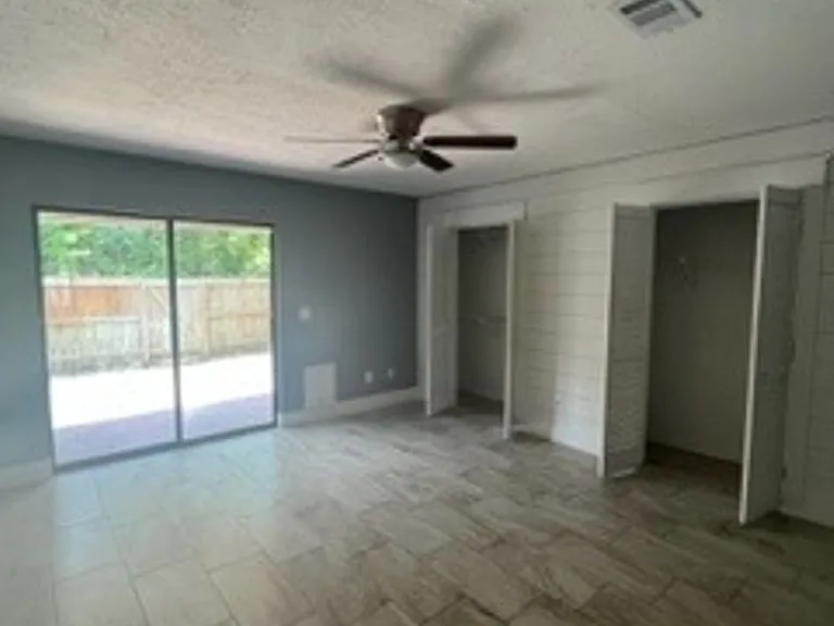 1206 Stephen Dr #1 — Photo 7