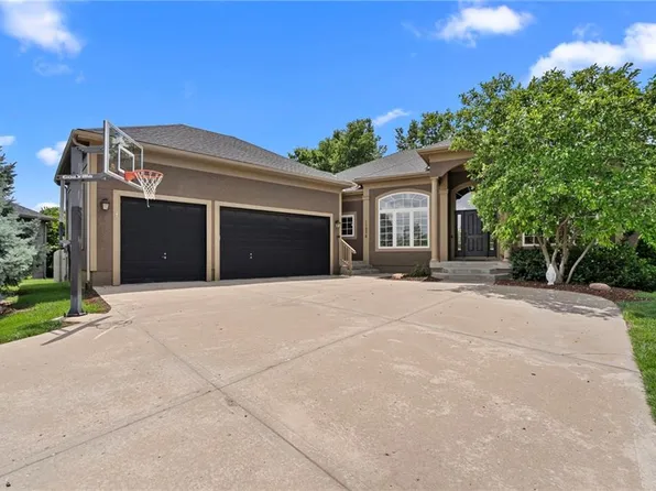 11278 S Whitehall St, Olathe, KS 66061