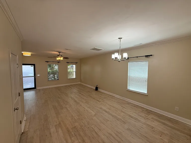 7007 McLothian Ln — Photo 5