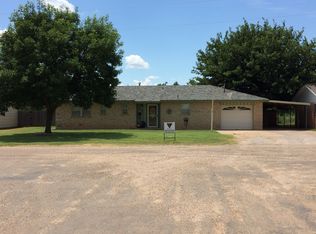 709 N Arkansas St, Shamrock, TX 79079