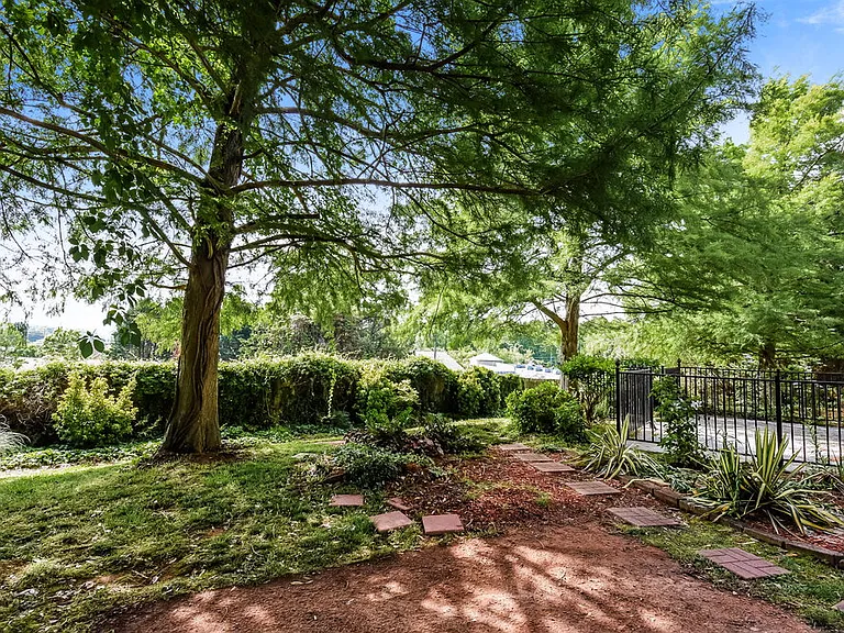 1675 Berrywood Way — Photo 16